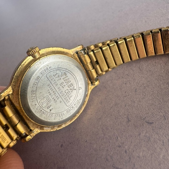 Vintage Timex Indiglo
TIMEX Quartz Gold Tone
Watch Women main image 7